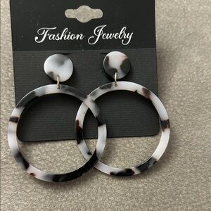 Fashion Jewelry Monochrome Tortoise Hoop Earrings